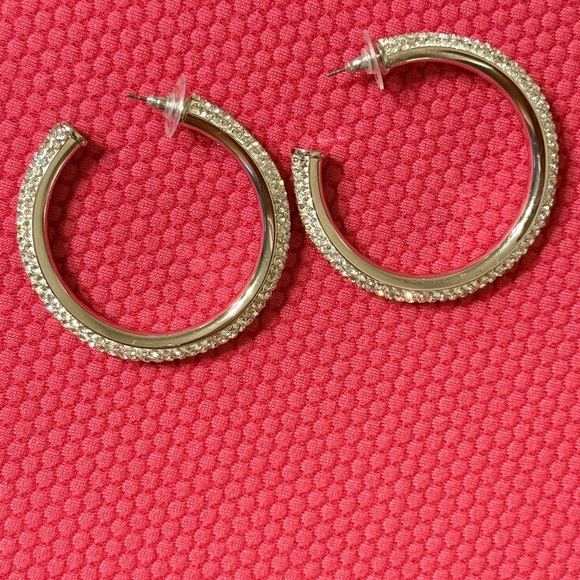 Elegant Silver Hoop Earrings - Picture 5 of 17